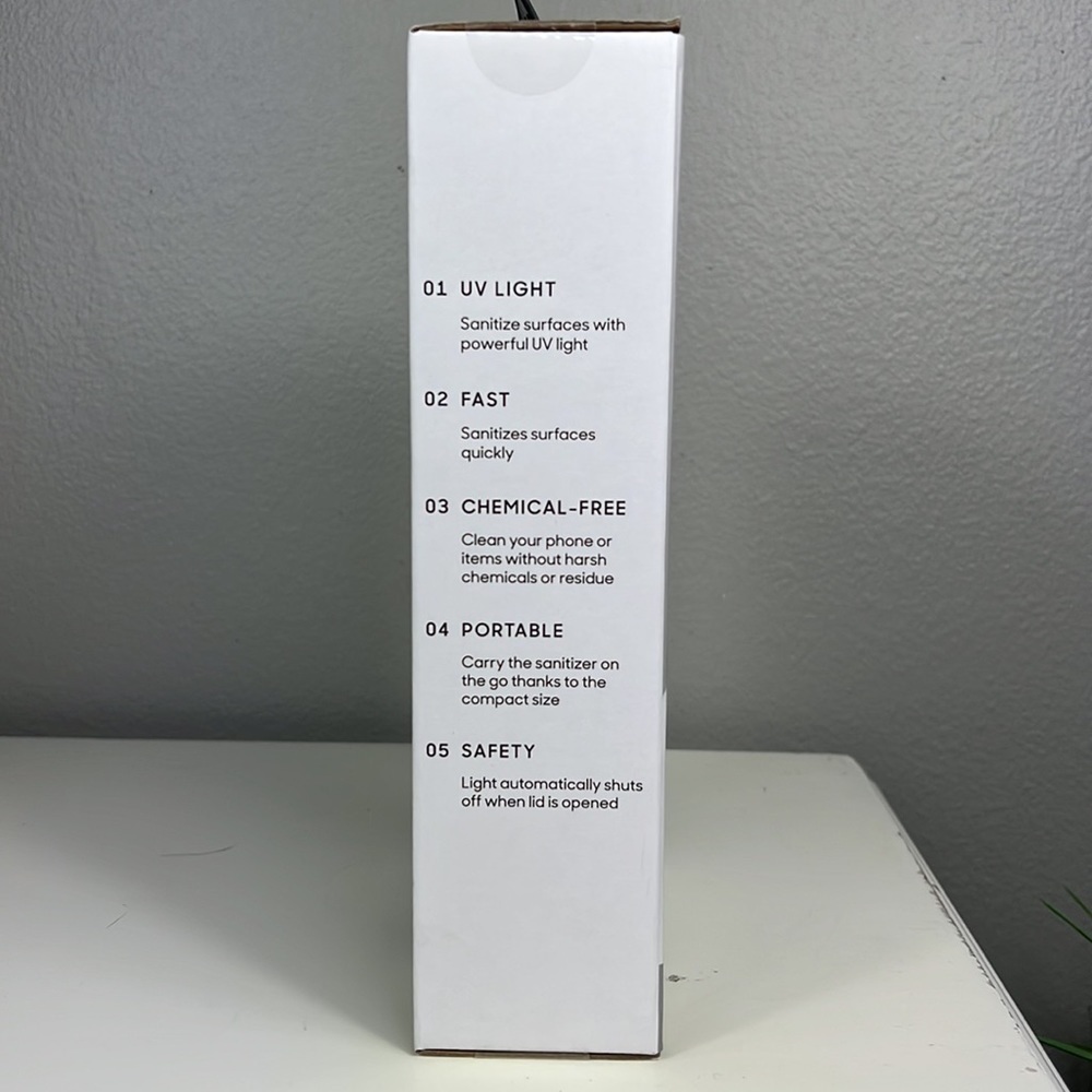NIB Sharper Image UV Phone Sanitizer UV Zone Essentials Sanitize Charger - Picture 4 of 10